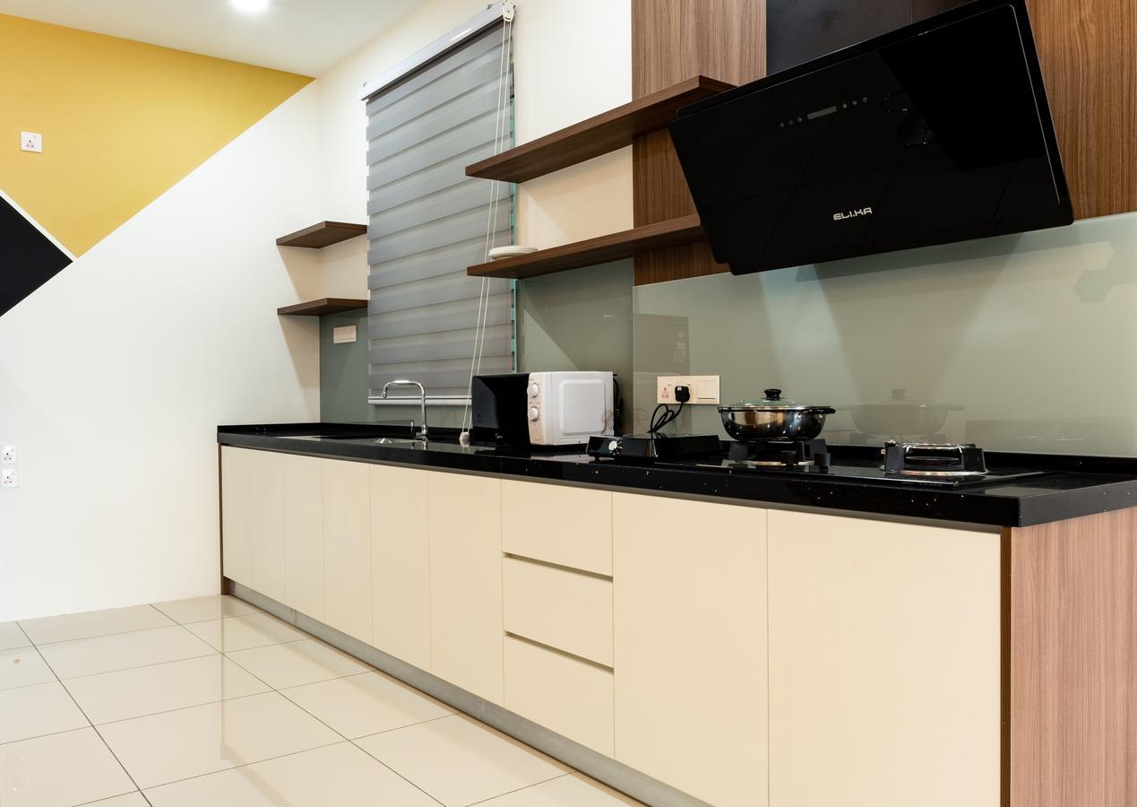 Southwest Island Suite By D Imperio Homestay Bayan Lepas Exterior photo